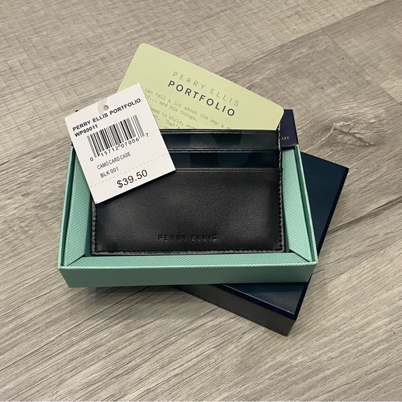 Perry Ellis Camo Six-Slot Card Case. - Picture 2 of 6